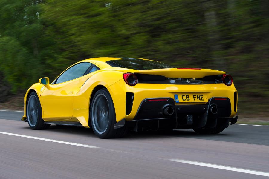  Ferrari 488 Pista 2018 года  (UK) (фото 11 из 21)